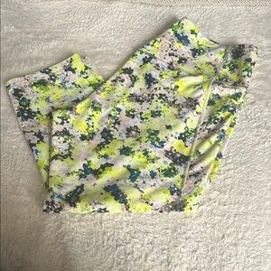 Old Navy Powersoft Cropped with pockets Floral Patterned Leggings